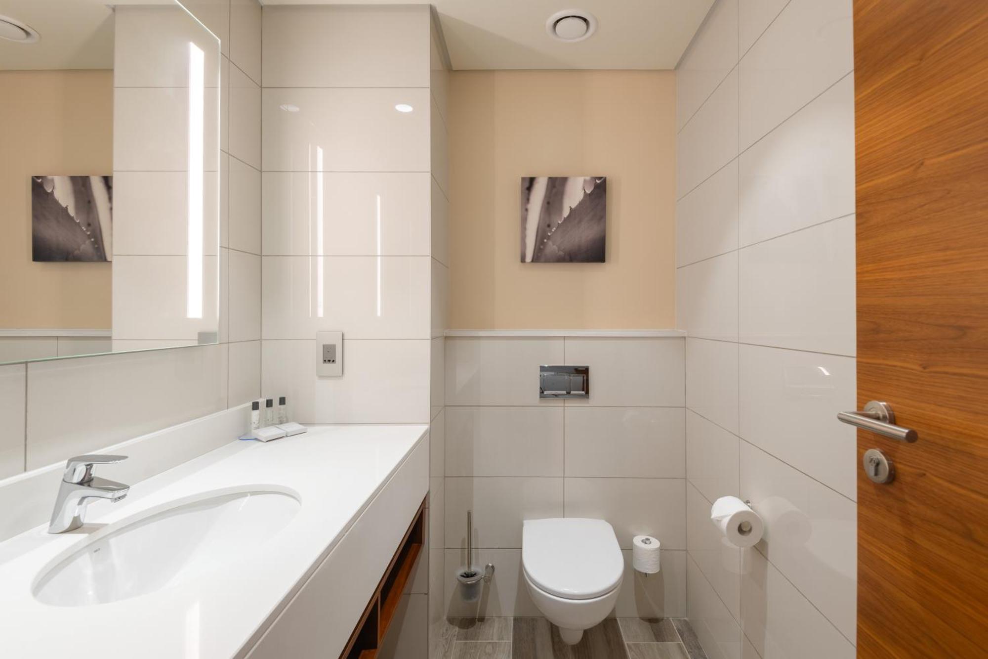 Hilton Garden Inn Виндхук Экстерьер фото