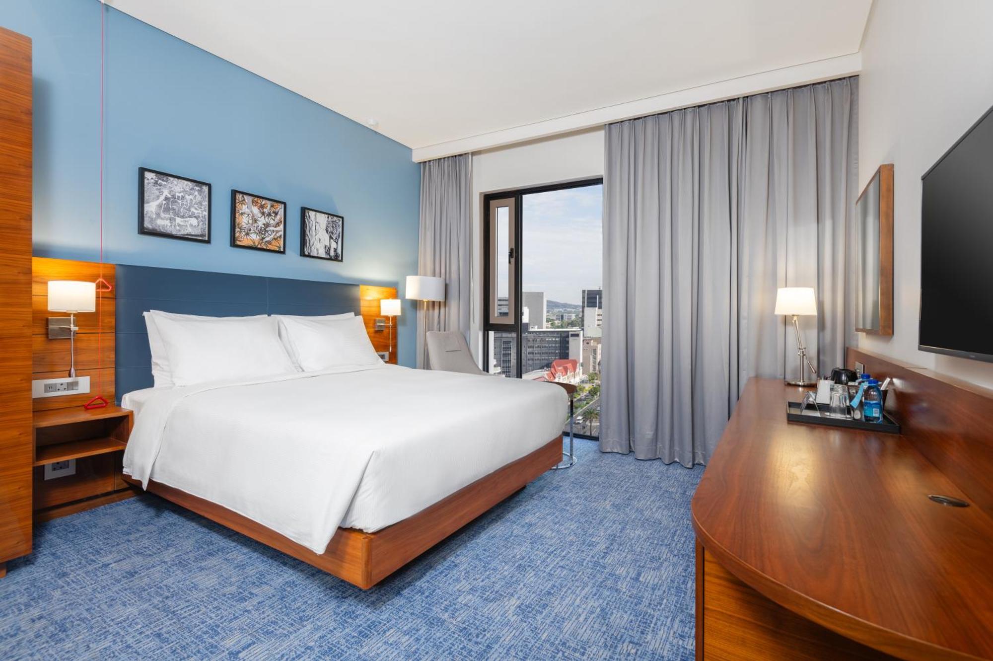 Hilton Garden Inn Виндхук Экстерьер фото