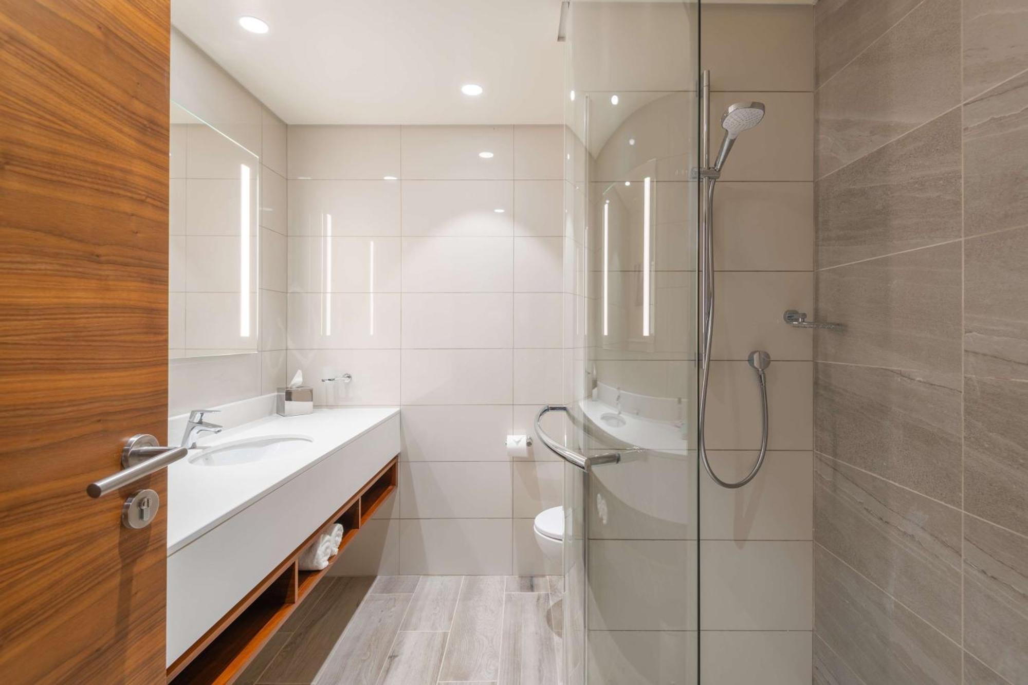 Hilton Garden Inn Виндхук Экстерьер фото