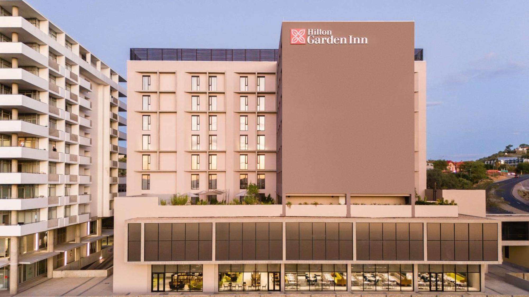 Hilton Garden Inn Виндхук Экстерьер фото