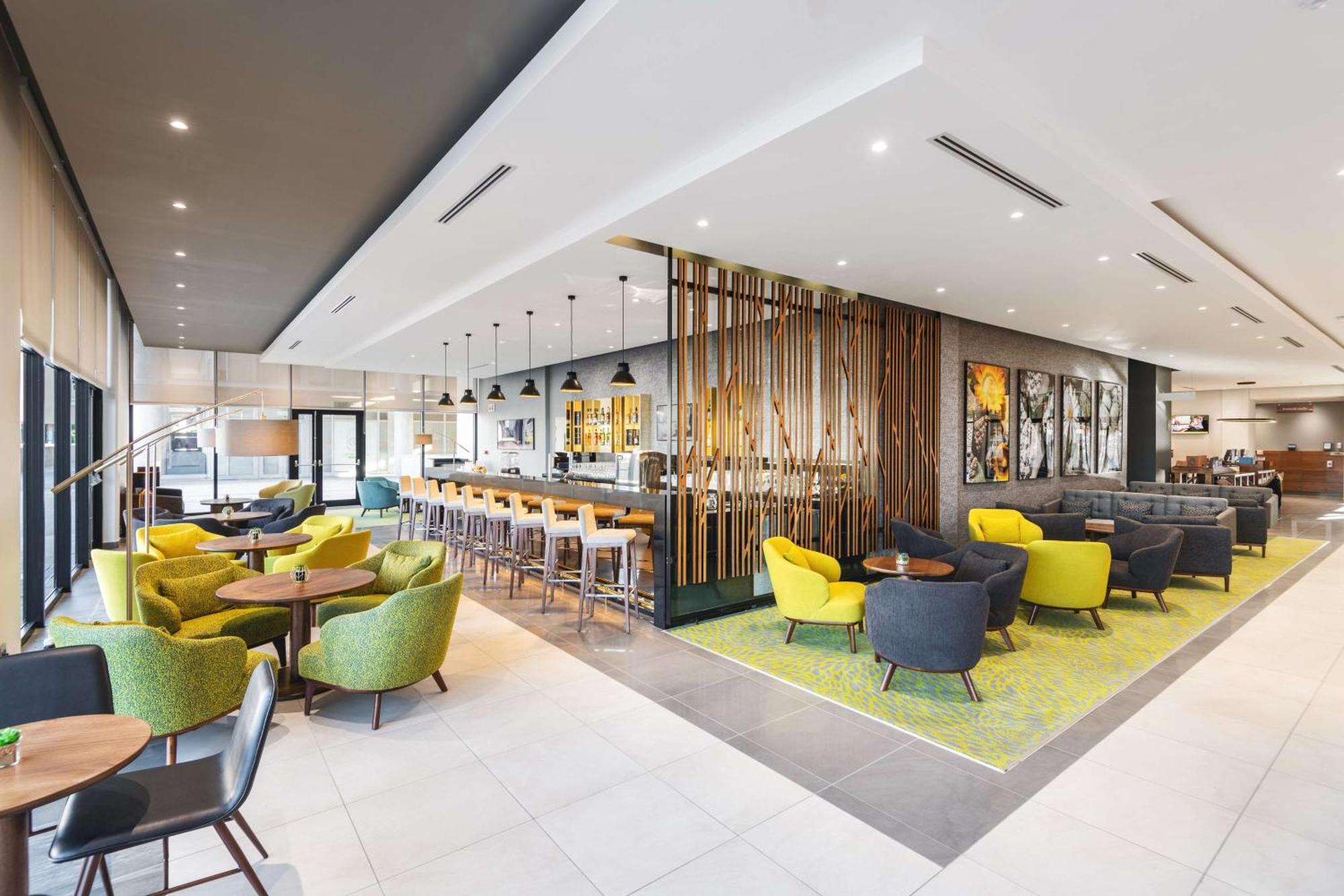 Hilton Garden Inn Виндхук Экстерьер фото